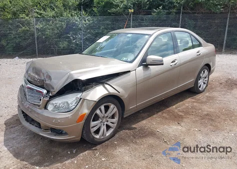 2010 Mercedes-Benz C 300 Luxury 4Matic/Sport 4Matic z USA, uszkodzony, nr VIN WDDGF8BB6AF412471